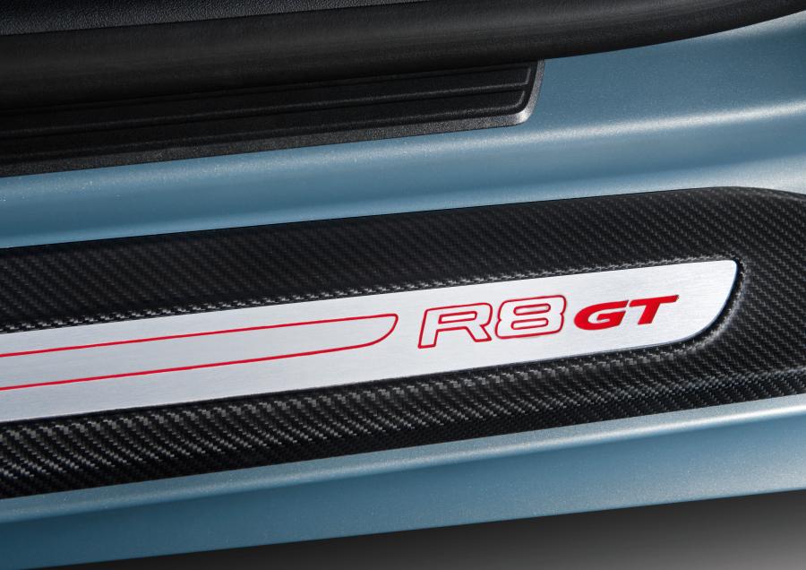 Детали интерьера Audi R8 GT Spyder 2011 года  (EU) (фото 14 из 31)